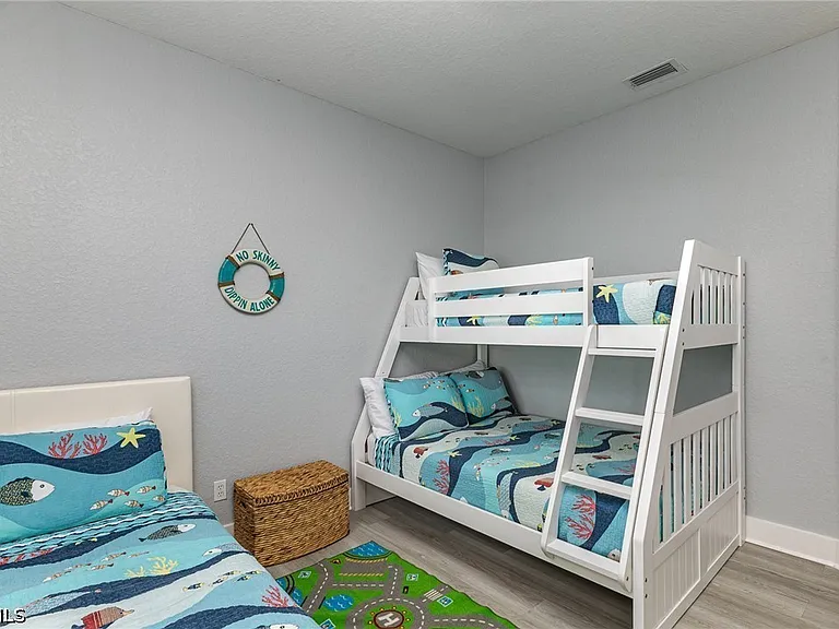 532 W Archer Pkwy — Photo 17