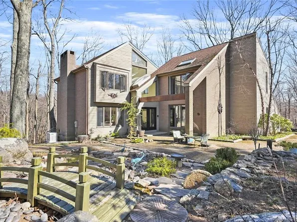 12 Comstock Court, Ridgefield, CT 06877