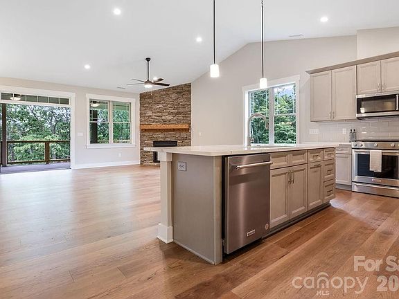 4th image of 19 Craftsman Overlook Rdg