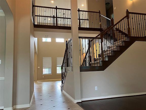 4th image of 7007 Fall Creek Ln