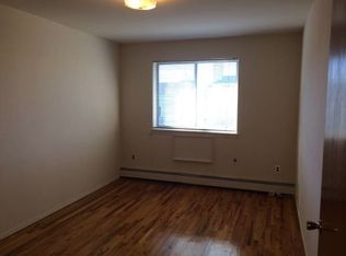 2710 14th St #2, Astoria, NY 11102