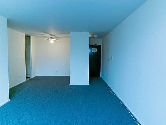 3rd image of 3825 N Pine Grove Ave APT 515