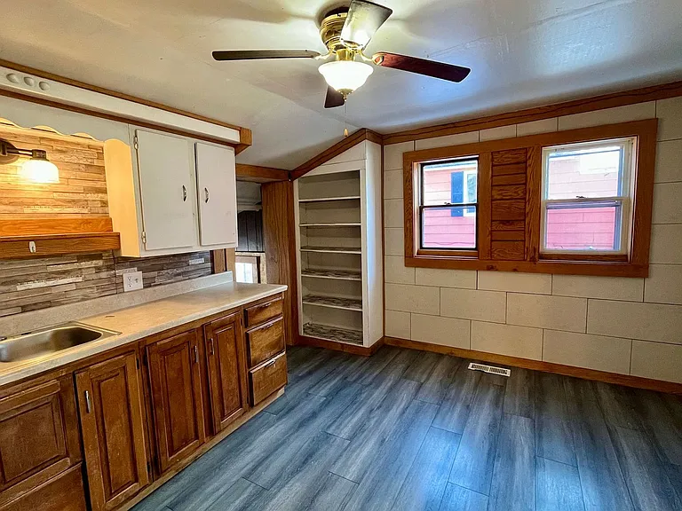 626 N Stevens St — Photo 4
