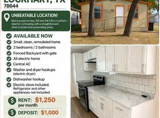 320 Laredo St, Lockhart, TX 78644