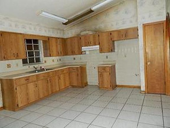 5th image of 221 S Robert Ave