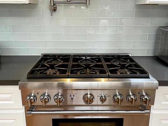 5th image of 51 Sylvan Dr