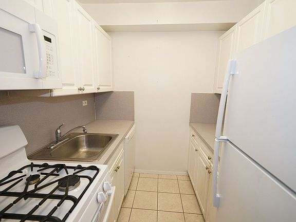 5th image of 444 E 82nd St APT 5W