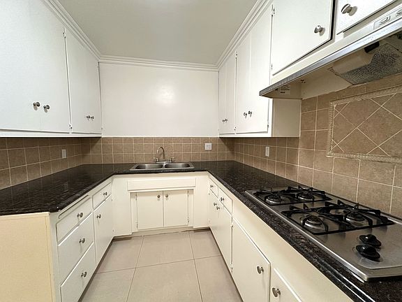 3rd image of 6153 Lexington Ave APT 9