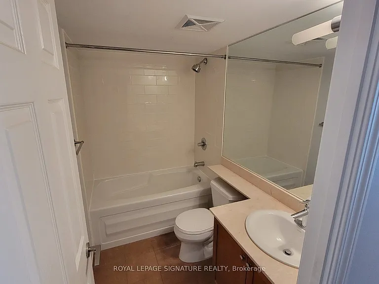 736 Spadina Ave #906 — Photo 8