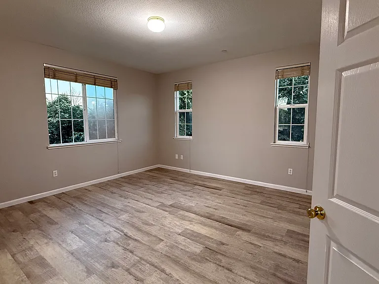 2090 Sierra View Cir #3 — Photo 11