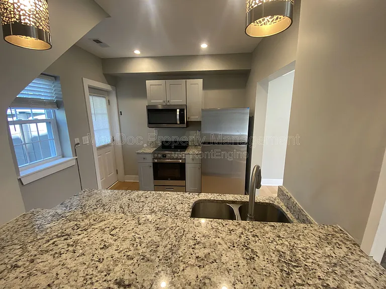 1115 Winchester St #C — Photo 8