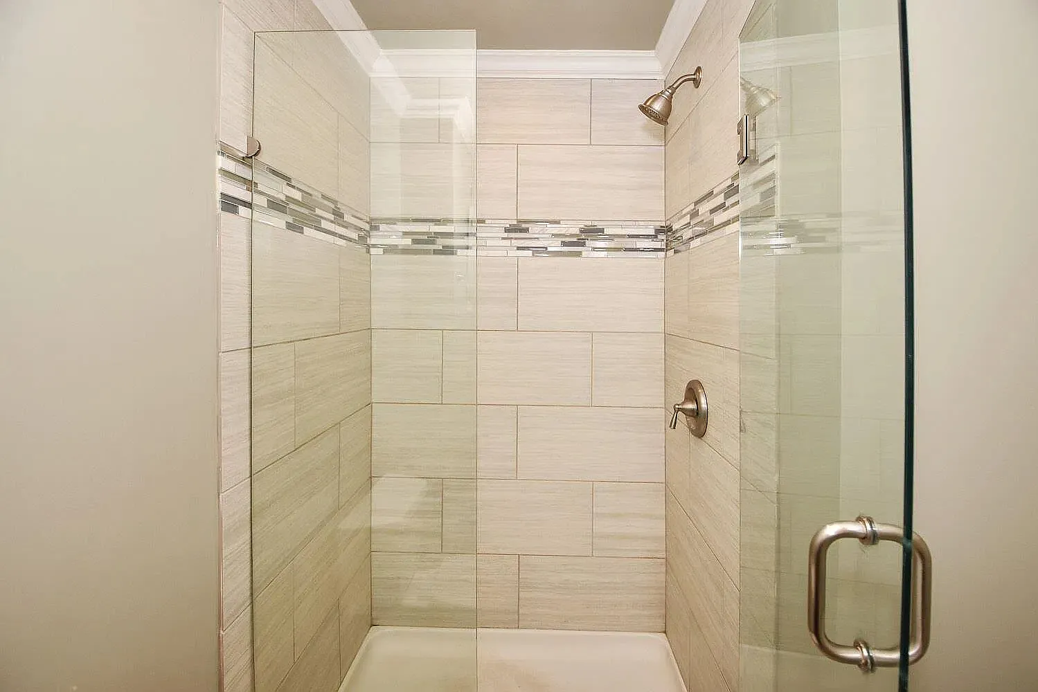 1 bed, 850 sqft, $1,200 — Photo 3