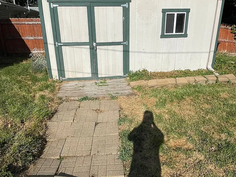 10909 Leavenworth St — Photo 40
