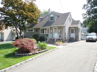 90 Lopez Rd, Cedar Grove, NJ 07009