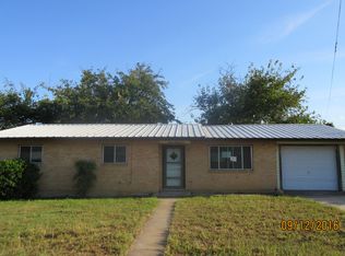 1104 E Brown St, Llano, TX 78643