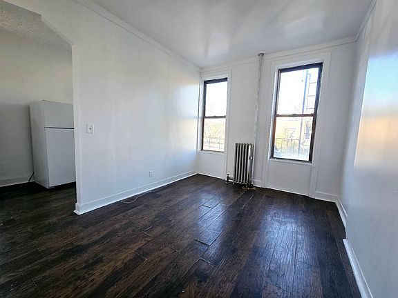 4th image of 550 Kosciuszko St #2F