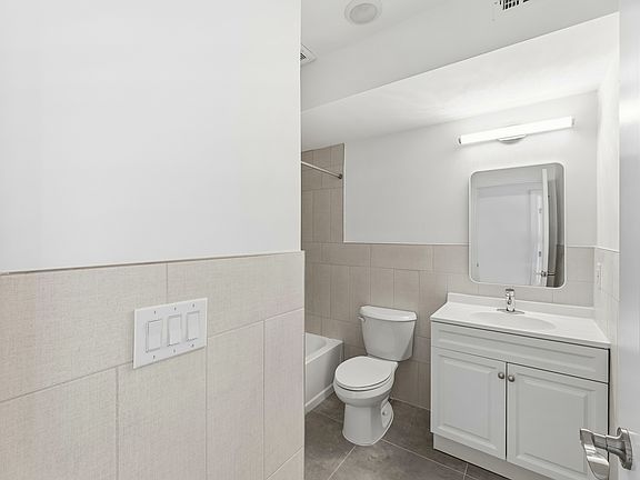 4th image of 106 Columbia Ave Floor 1