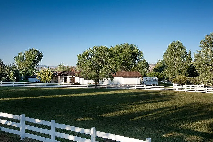 1995 View Crest Dr photo 1