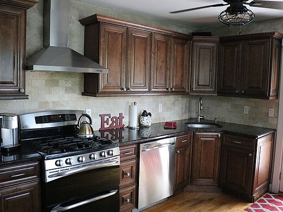 3rd image of 226 McNeil St