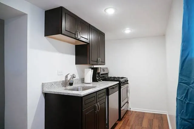 3835 N Western Ave — Photo 9