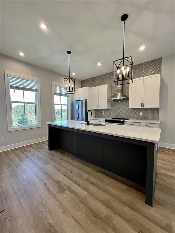 3 bed, 3.0 bath, 1152 sqft, $3,000 — Photo 2
