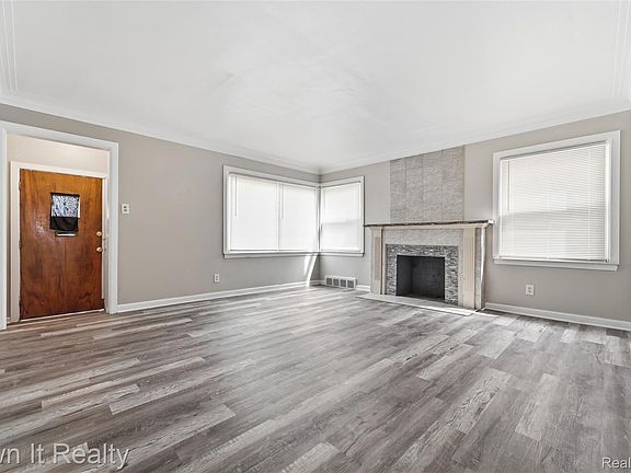 5th image of 18283 Tracey St