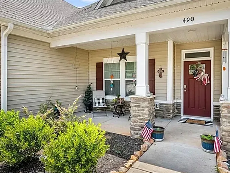 490 Twin View Dr — Photo 2