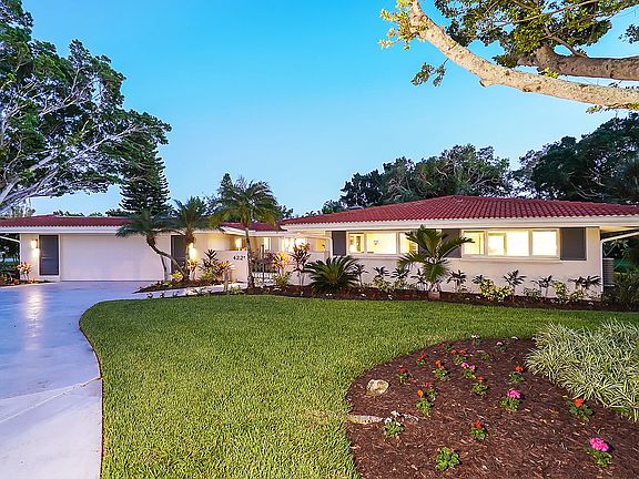 5th image of 422 E Royal Flamingo Dr