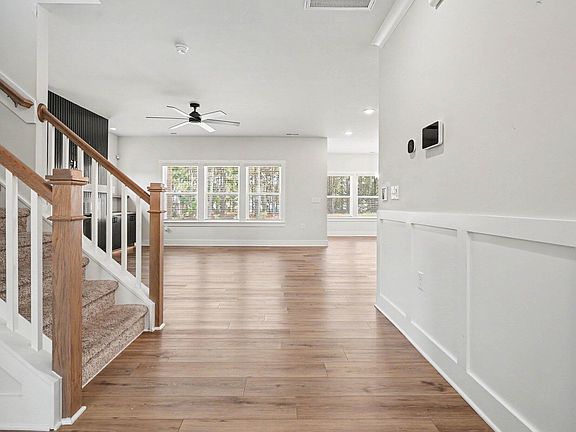 5th image of 15 Beacon Hill Rd