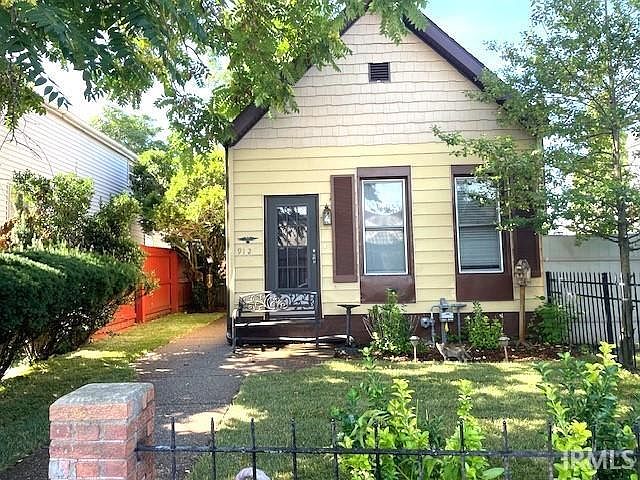 1st image of 912 W Virginia St