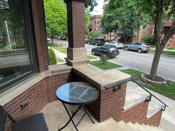 2nd image of 2238 W Iowa St #1