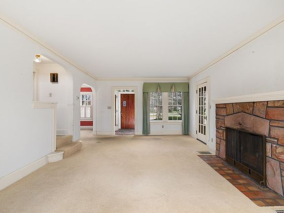2nd image of 469 Crescent Rd