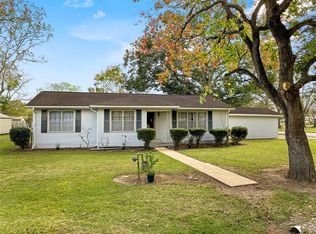 801 Hamilton St, West Columbia, TX 77486