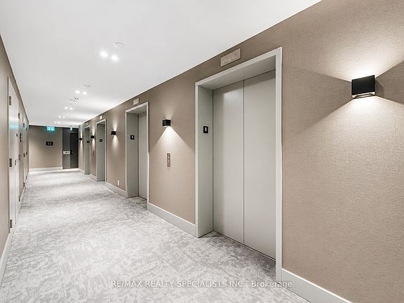 4th image of 285 Dufferin St #817