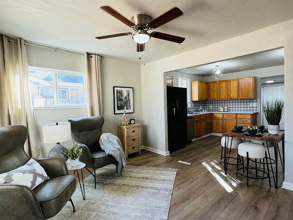 1st image of 354 7th Ave E