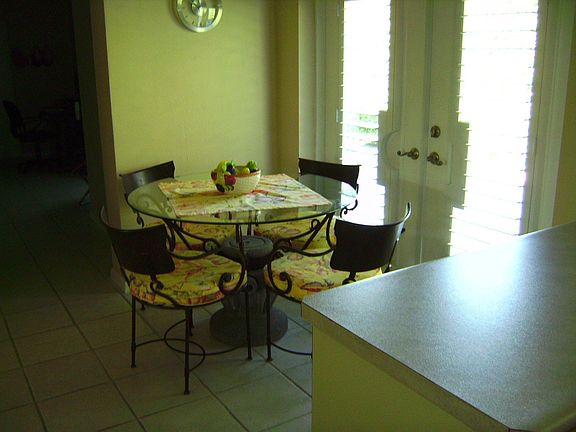 Eat in area
