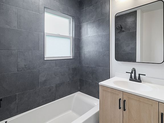 Full bathroom 1