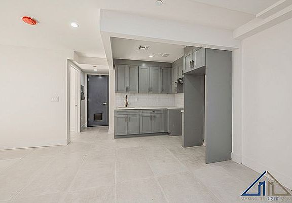2nd image of 2692 Creston Ave #4B