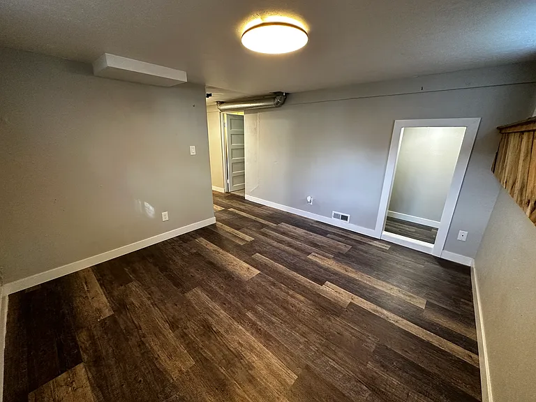 530 E 4th St — Photo 5