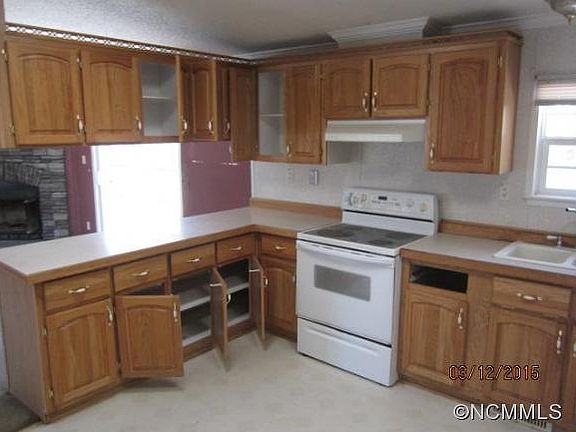 3rd image of 100 Forest Edge Dr