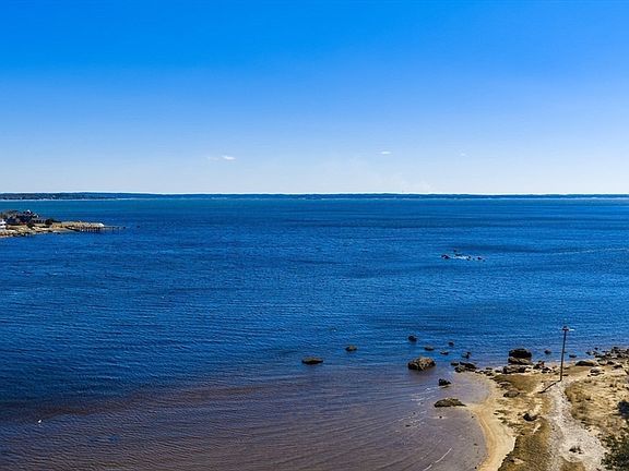 3rd image of 16 Bass Point Rd