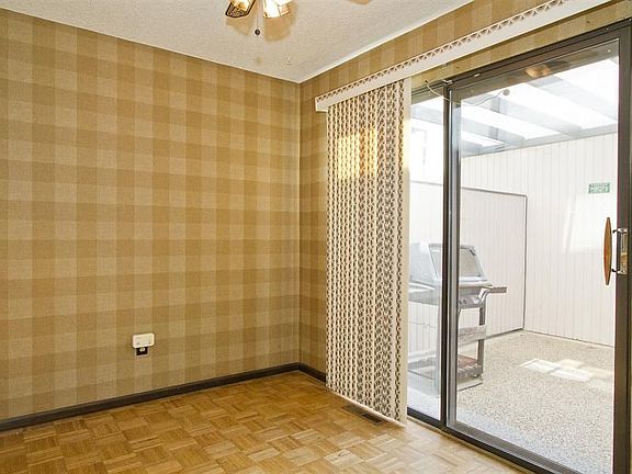 Eat-In Kitchen