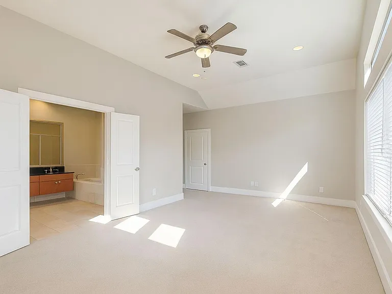 404 Parker St — Photo 17
