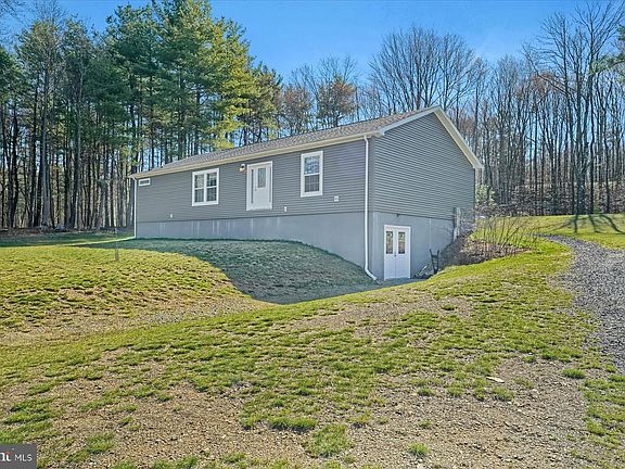 2nd image of 852 Spruce Rd