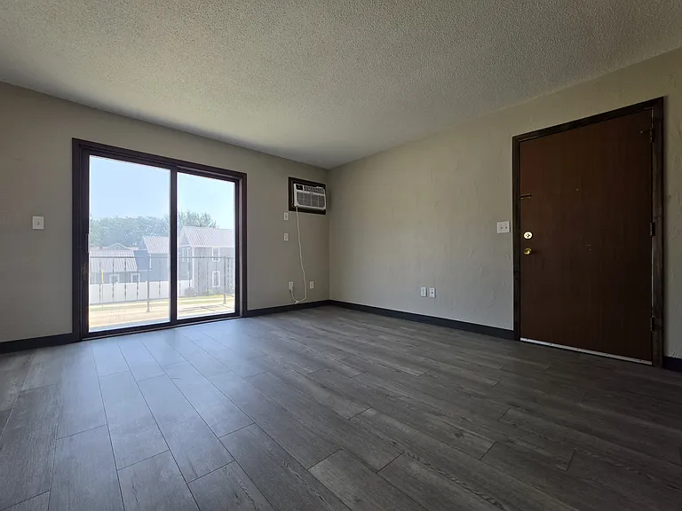 400 3rd Ave SW #4 — Photo 6