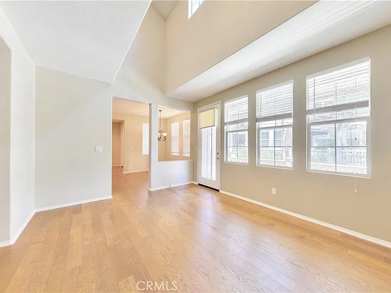 15 Elmhurst St — Photo 28