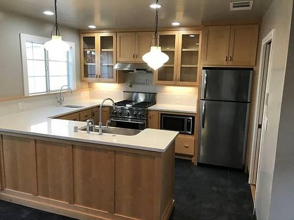 2nd image of 1716 Scott St #1