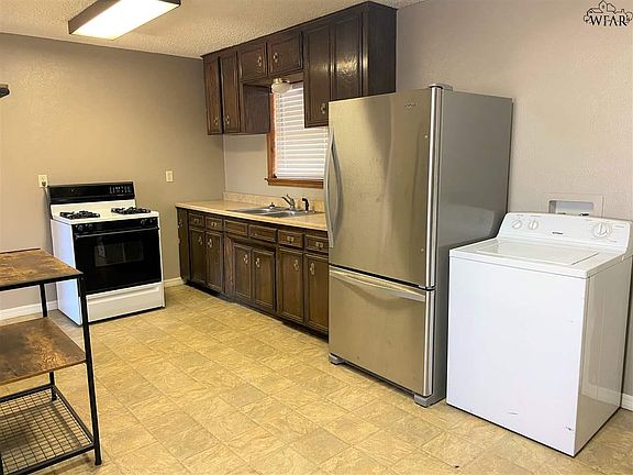 3rd image of 4426 Hughes Dr