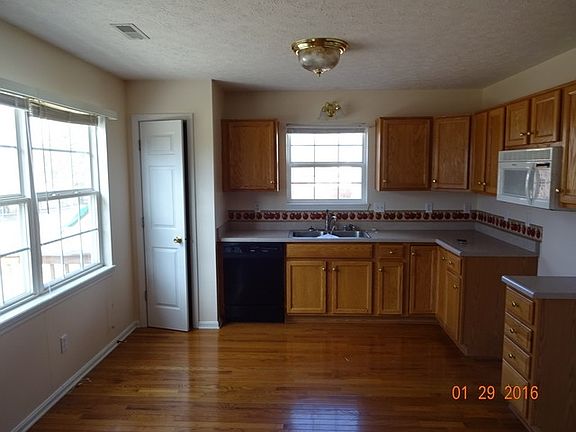 4th image of 1903 S Woodland Dr