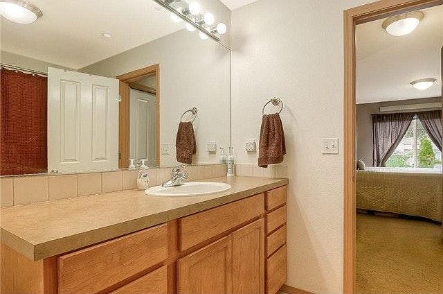 2nd image of 1672 25th Pl NE Unit 204